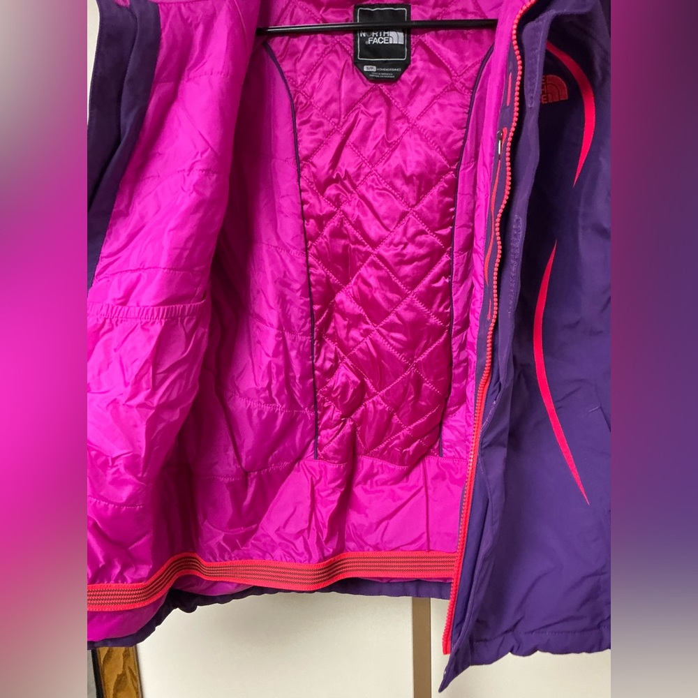 The North Face Women's Purple and Pink Ski Jacket - Picture 5 of 6